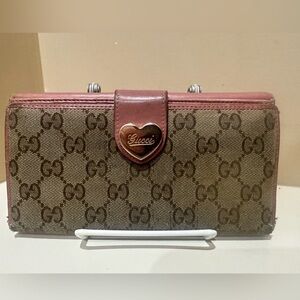 GUCCI | Brown and Pink Bifold Wallet with Heart Detail
